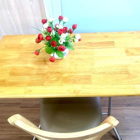 Cozy Homestay With Large Bed, Private Bathroom, Large Balcony Hanoi Exterior foto