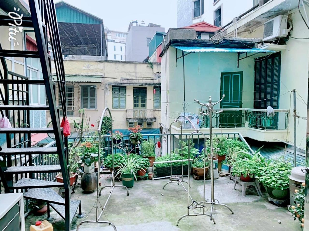 Cozy Homestay With Large Bed, Private Bathroom, Large Balcony Hanoi Exterior foto
